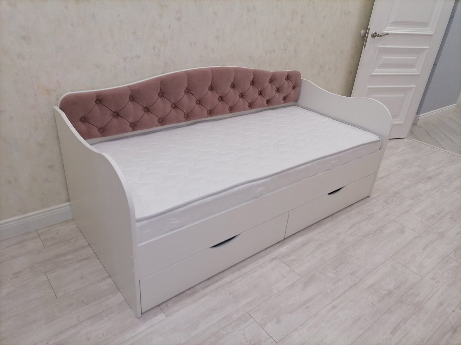 СОФА С КАРЕТНОЙ СТЯЖКОЙ